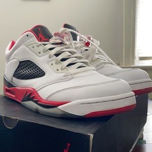 Air Jordan 5 retro low.